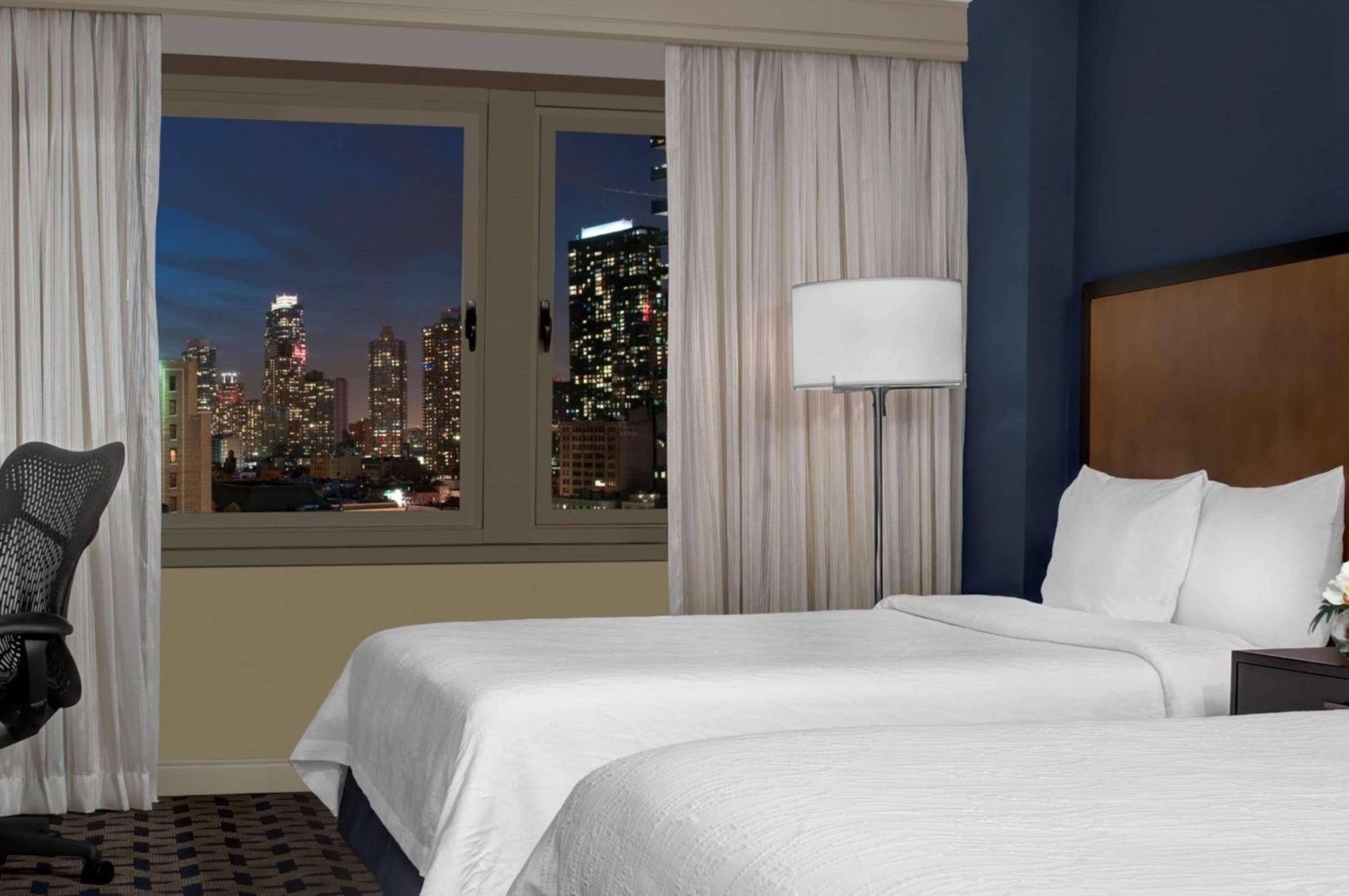 Kimpton Theta New York - Times Square By Ihg Hotel Eksteriør billede A guest room at the Hilton New York