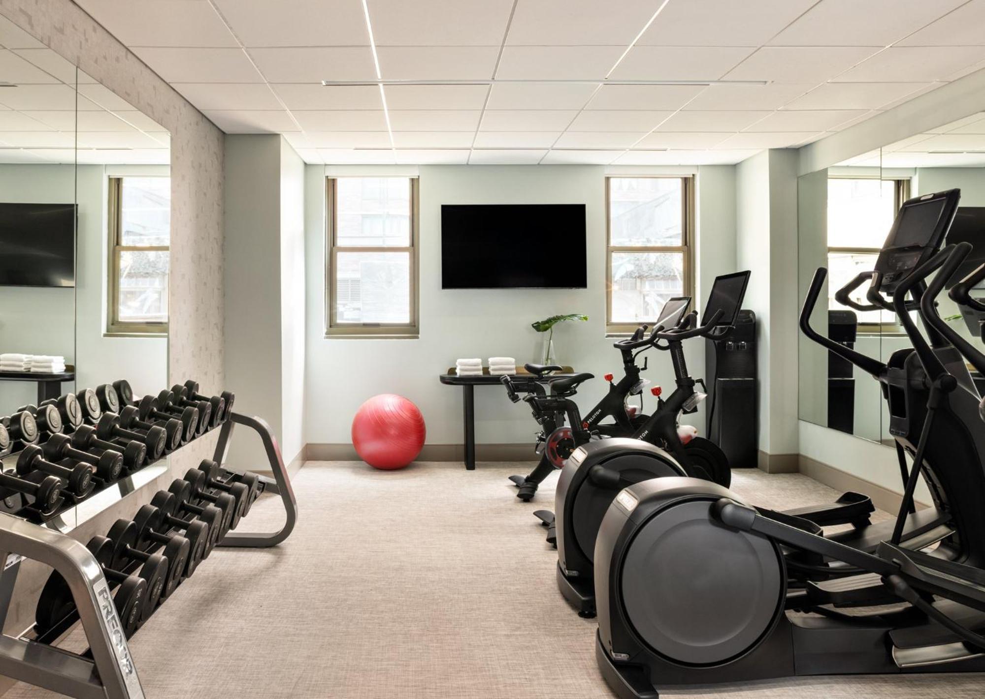 Kimpton Theta New York - Times Square By Ihg Hotel Eksteriør billede The fitness center