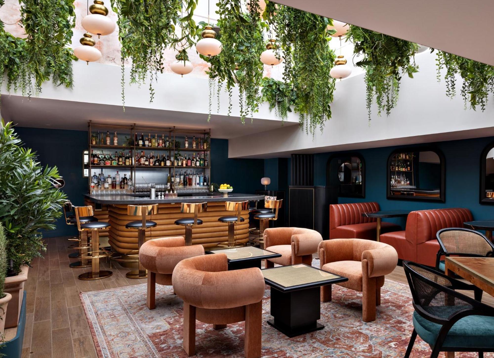 Kimpton Theta New York - Times Square By Ihg Hotel Eksteriør billede The interior of the bar