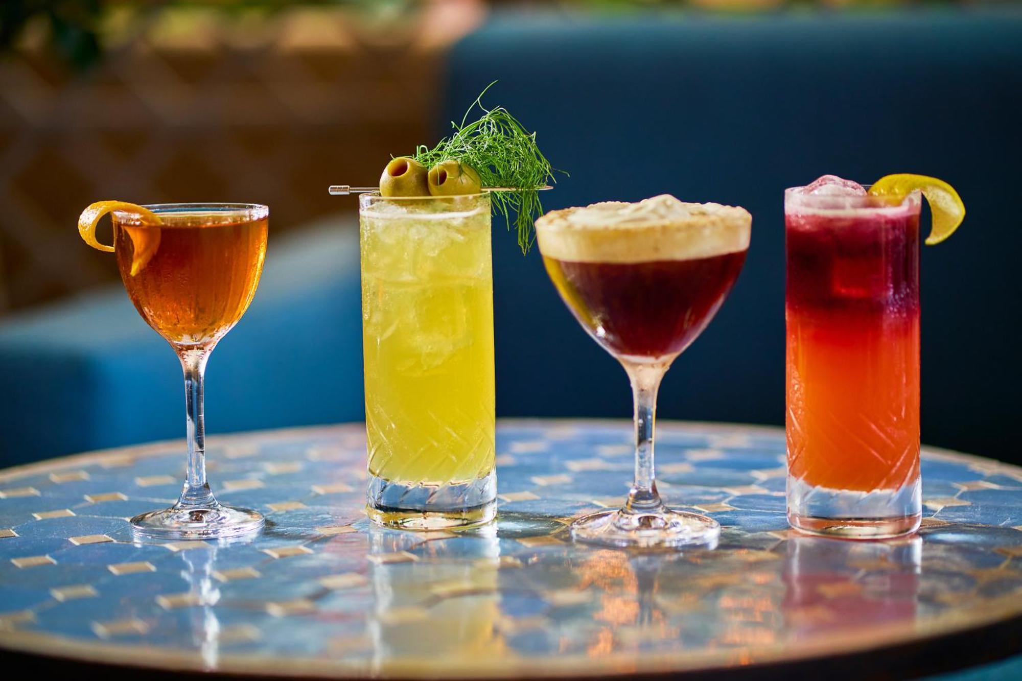 Kimpton Theta New York - Times Square By Ihg Hotel Eksteriør billede Cocktails at the bar